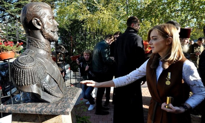 У мережі сміються через заяву Поклонської про скульптуру російського імператора