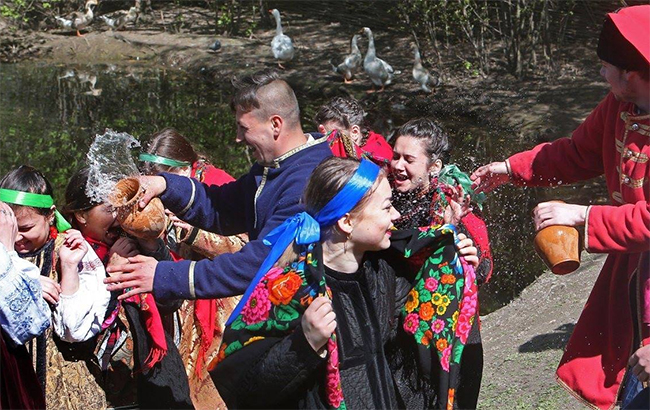 Обливаний понеділок: в Україні відзначають народне свято