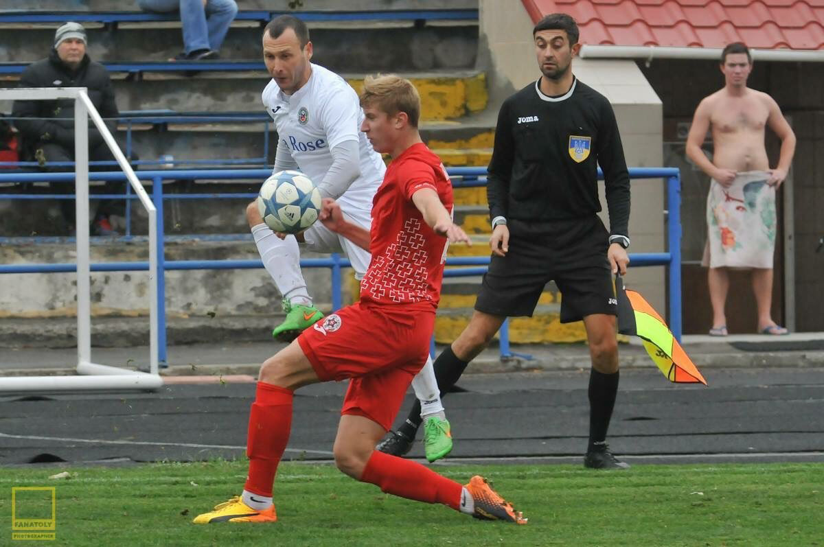 "С легким паром": на одесском футболе заметили странного болельщика