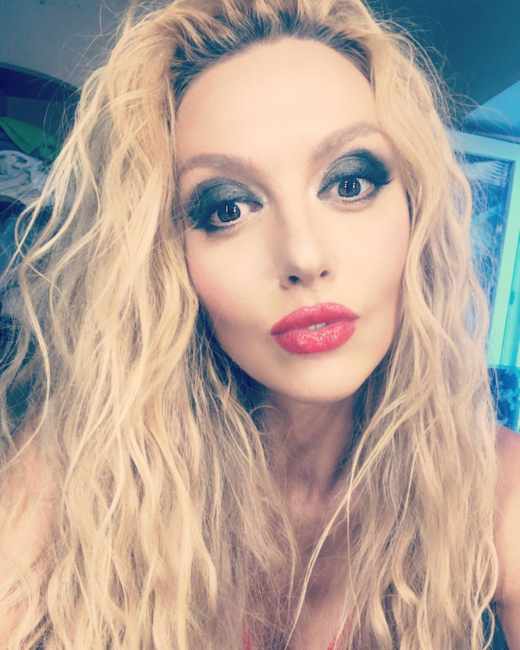 Яркая Оля Полякова