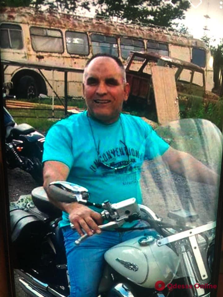 Девять ножевых ранений: под Одессой мужчина изрезал жену в лифте (фото)