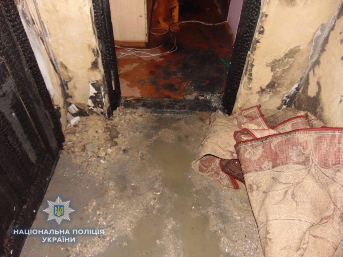 В Ровно подожгли квартиру, в которой находился депутат (фото)