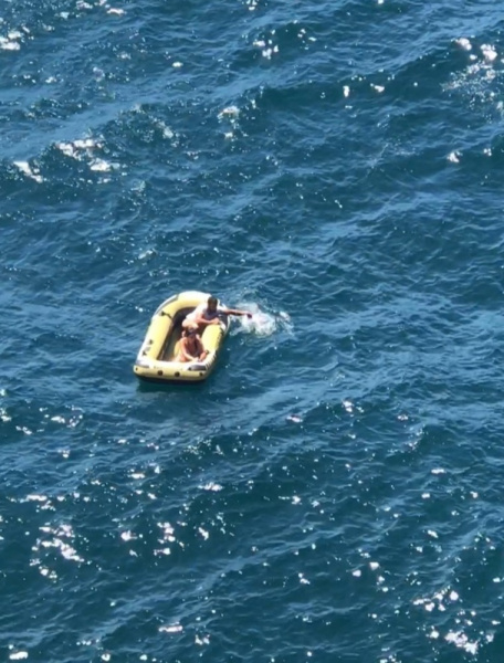 Спас Христос: пара туристов вышла на получасовую прогулку и их унесло в открытое море