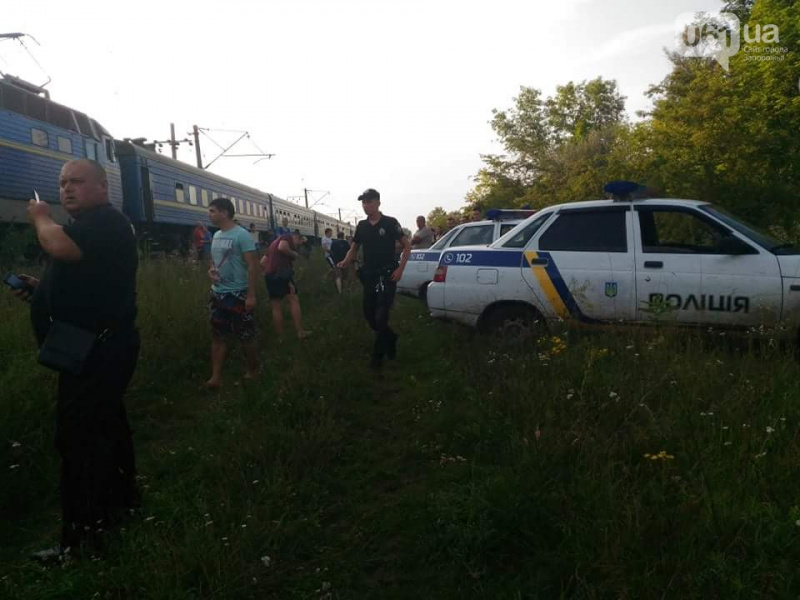 ДТП под Киевом: поезд почти километр тащил автомобиль, есть погибшие