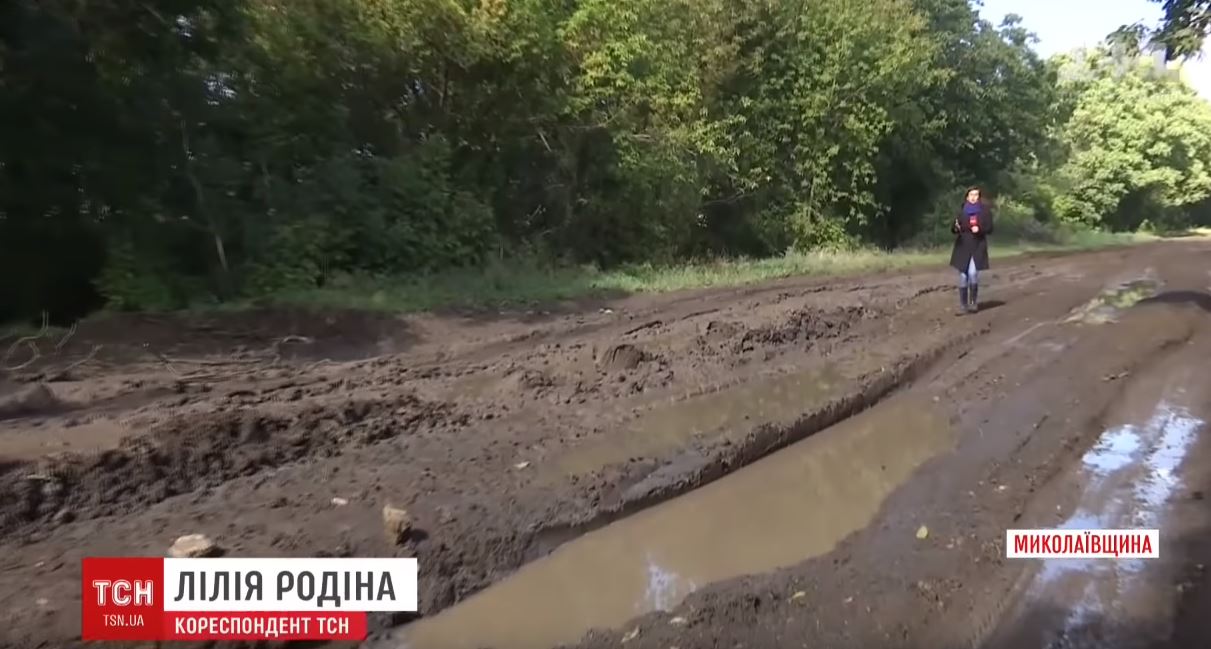 "12 км испытаний": в Николаевской области родители не пускают в школу детей из-за состояния дороги