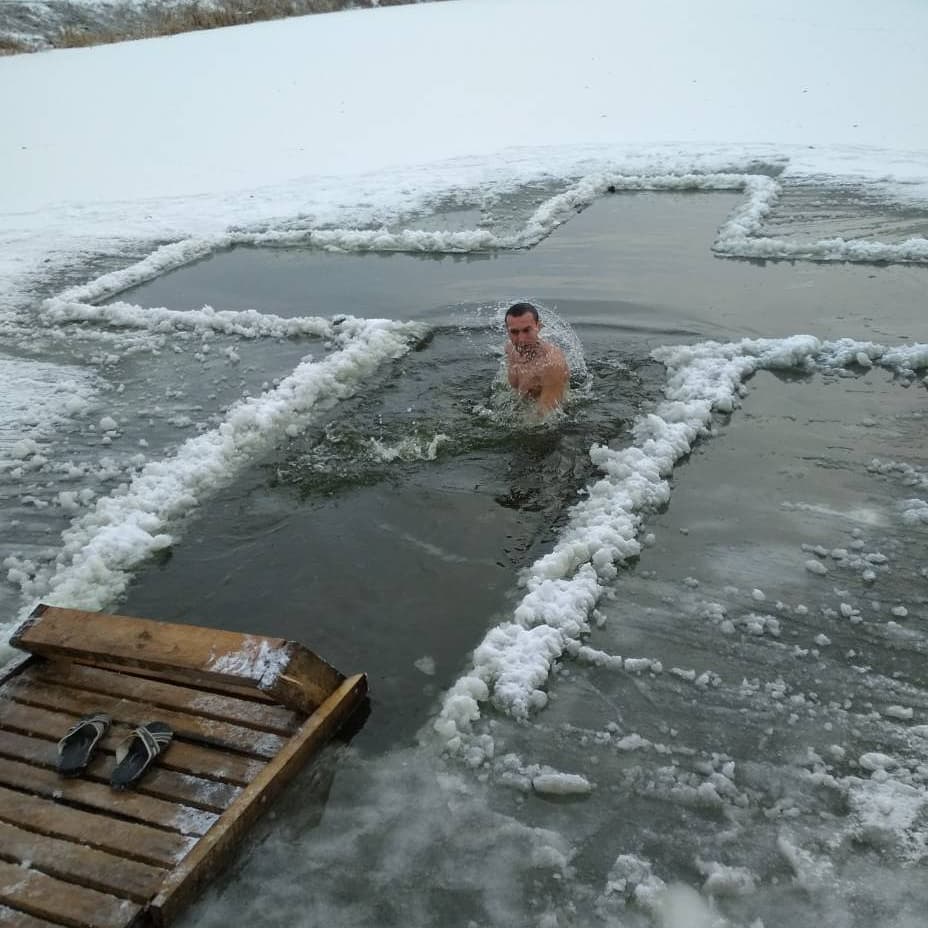 Хрещення 2018: українці хваляться екстремальними морозними фото і відео