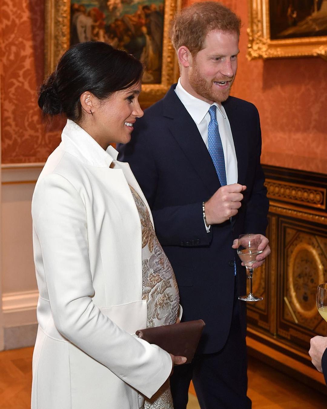 Полностью потерял контроль: принц Гарри взбесился из-за семьи Маркл