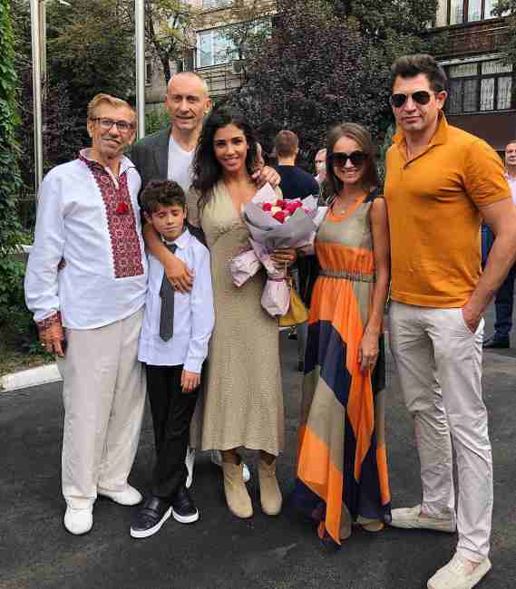 Зірковий День знань: як українські знаменитості провели своїх дітей до школи (фото)