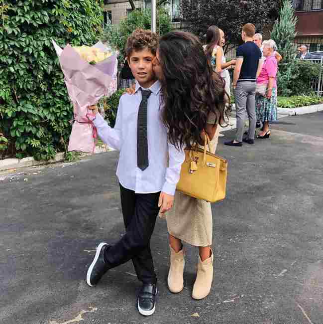 Зірковий День знань: як українські знаменитості провели своїх дітей до школи (фото)