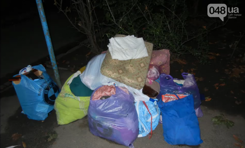 Не хочуть піклуватися: в Одесі 94-річну пенсіонерку родичі всю ніч перекидали один одному