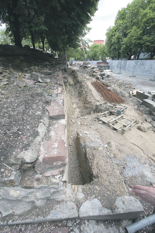 В Киеве раскопали дворец времен князя Владимира Великого