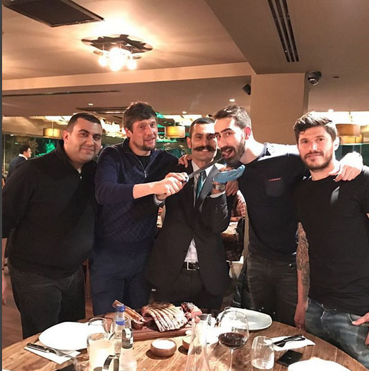 Скандальный украинский нападающий в Турции показал себя на отдыхе