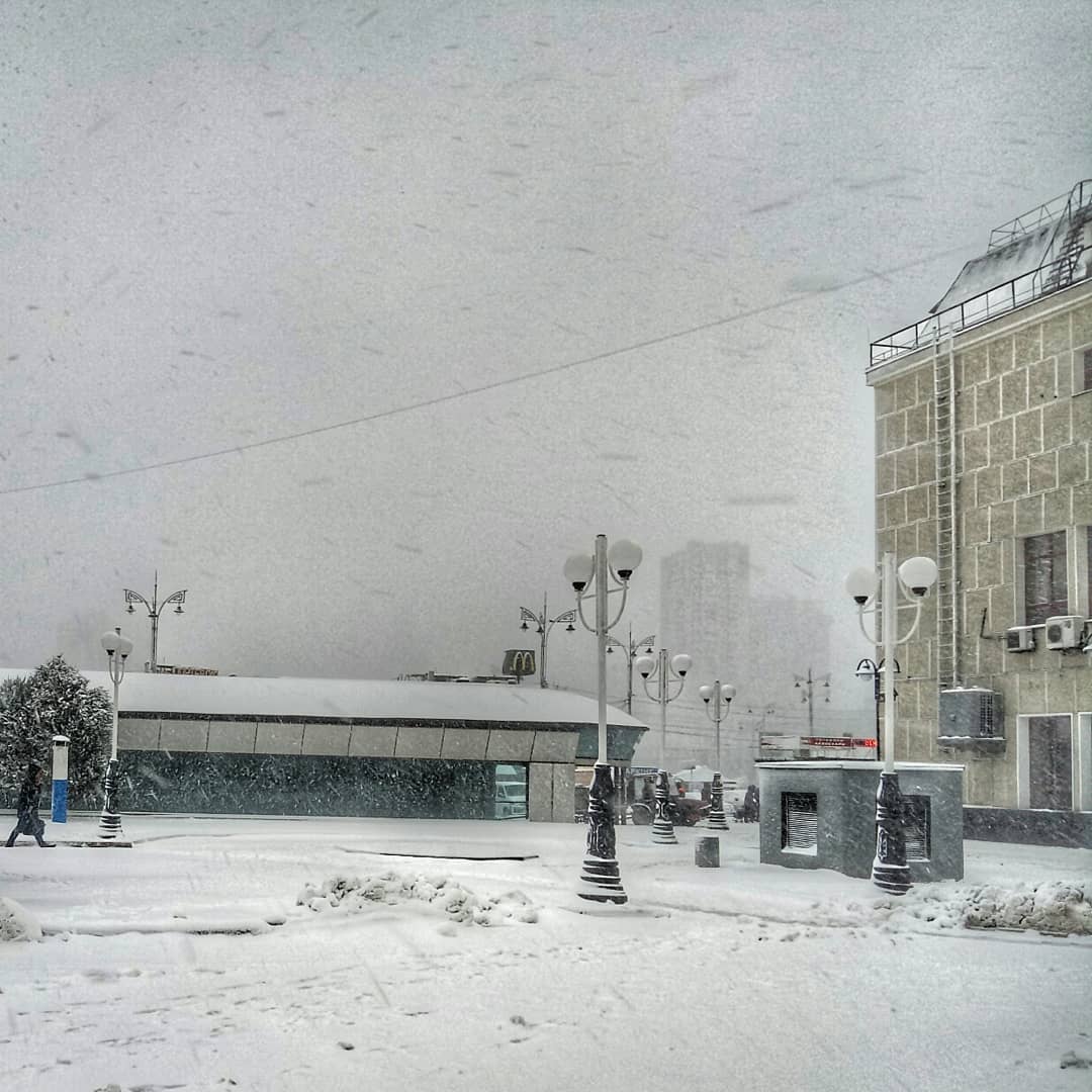 Снігопад в Україні у вражаючих фото і відео з мережі