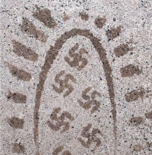 Американская компания отозвала из продажи ботинки со свастикой