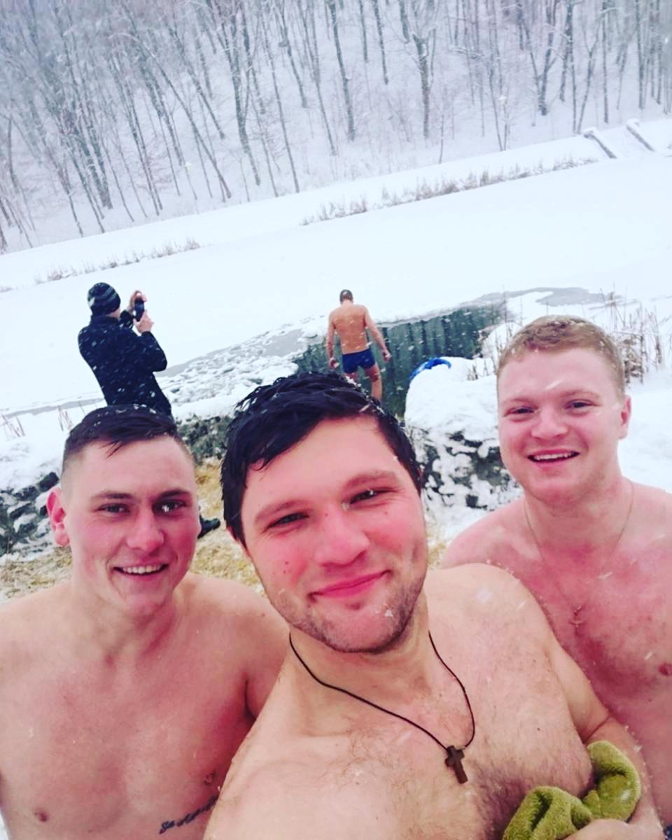 Хрещення 2018: українці хваляться екстремальними морозними фото і відео