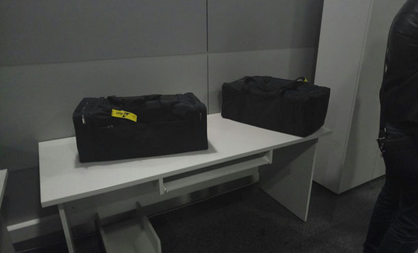 Подарунок шейхам: в "Борисполі" затримали соколиних контрабандистів