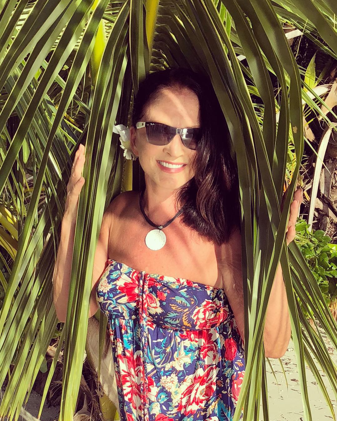 Расцвела на солнышке: где и как София Ротару встретила весну (фото)