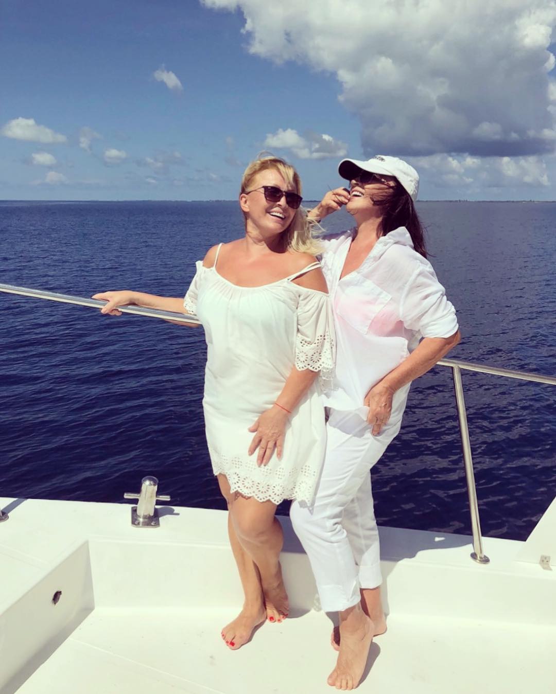 Расцвела на солнышке: где и как София Ротару встретила весну (фото)