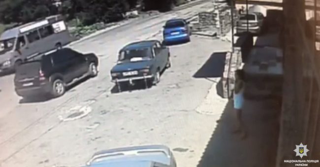 У Дніпрі біля магазину чоловік вистрілив дівчині в обличчя (фото)