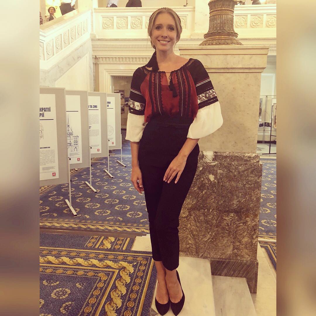 "Это наш идентификационный код": украинские звезды нарядились в вышиванки (фото, видео)