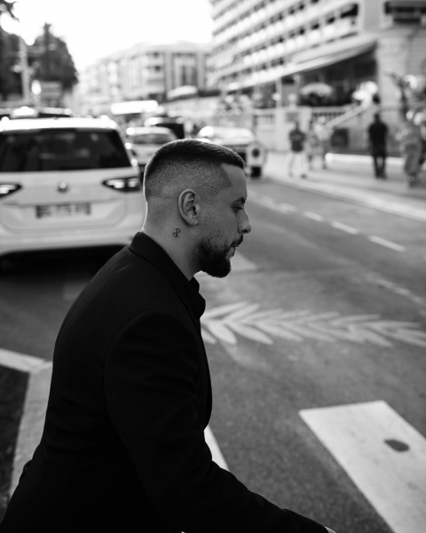 "Уже бы голая пошла": Надя Дорофеева показала поклонникам подтянутые бедра