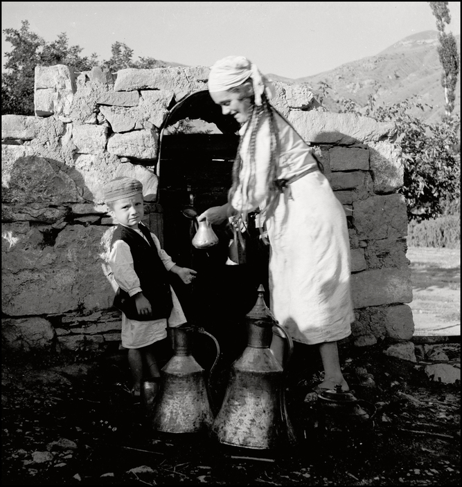 За рік до депортації: як жили татари в Криму до сталінських репресій (рідкісні фото)