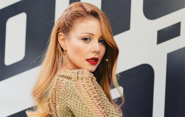 Тина Кароль представила музыкальный фильм с чувственными видео