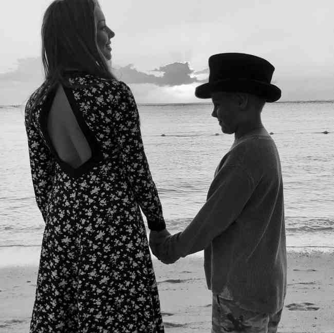 &quot;На папу похож&quot;: Тина Кароль показала фото с подросшим сыном на отдыхе