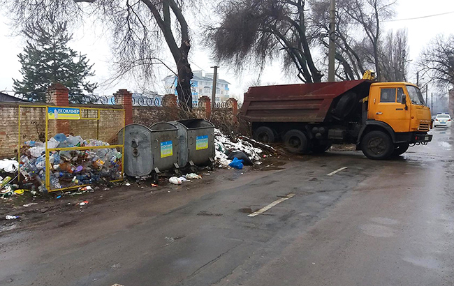 &quot;Люди даже не делают замечаний&quot;: полицейский об ответственности за выбрасывание мусора на улицах
