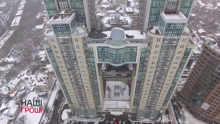 Богатая учительница: мама "бедного" нардепа купила недвижимости на 36 млн