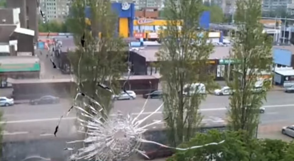 В Киеве из автомата обстреляли рынок: люди боятся выходить из домов