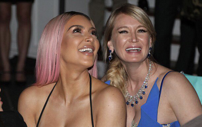 Мало места: украинка продает роскошный особняк Ким Кардашьян и Канье Уэста