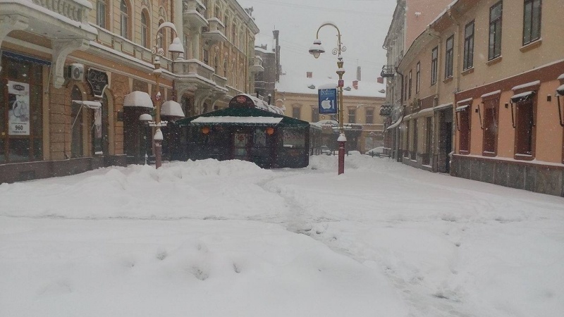 Ивано-Франковск оказался в плену снега: опубликованы фото