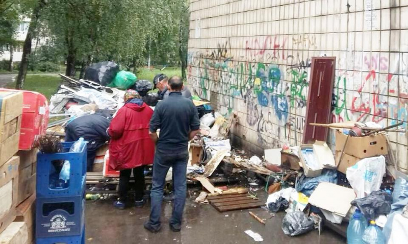 "Мечтаю о сквере": Киев избавили от двадцати нелегальных МАФов (фото)