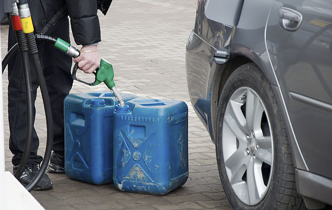 Що буде з цінами на бензин в січні: прогнози експертів