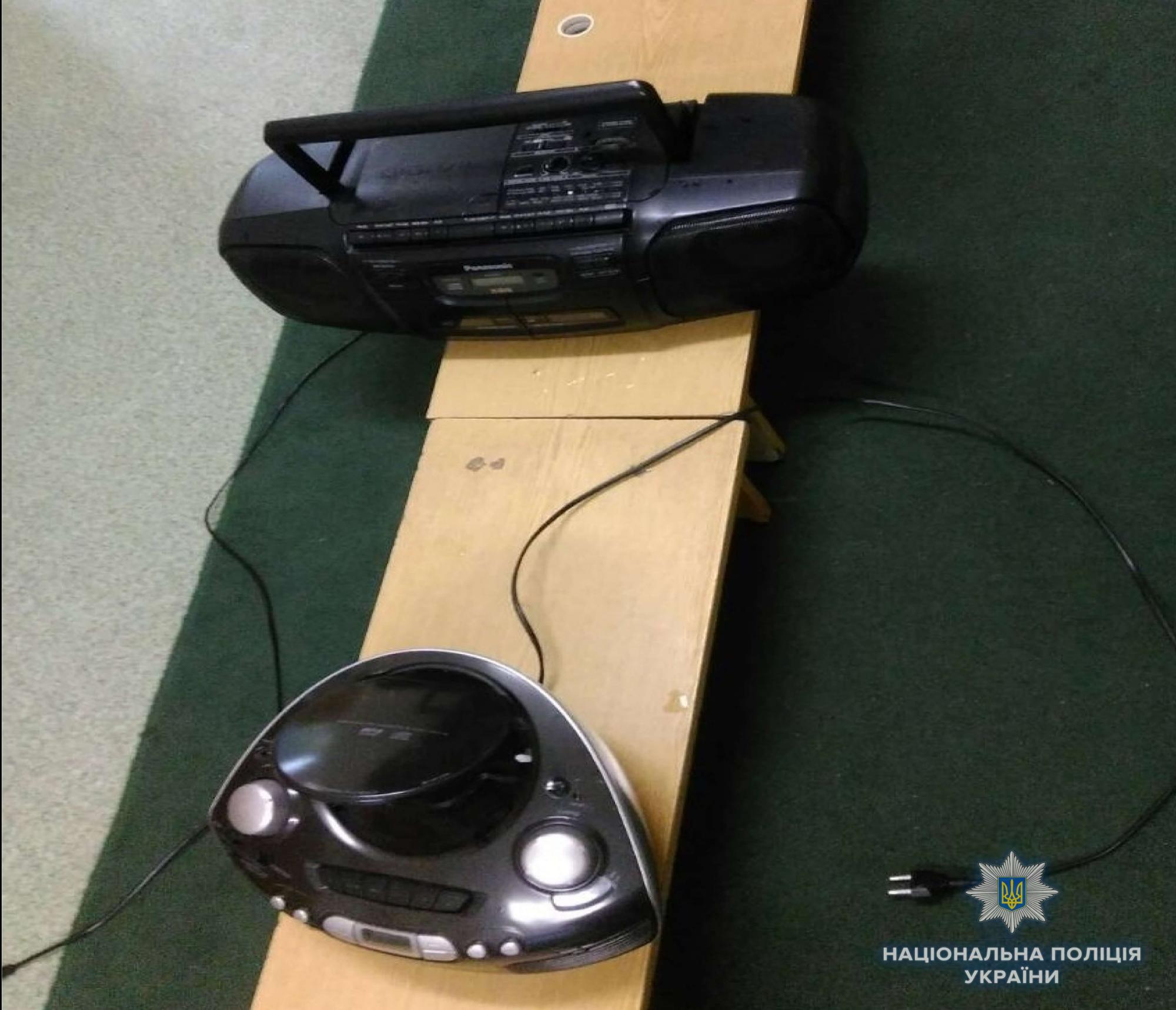 В Киеве три парня обворовали детский сад