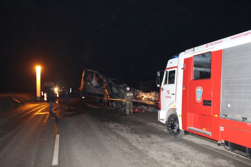 В окупованому Криму автомобіль при обгоні фури потрапив під вантажівку на зустрічній смузі