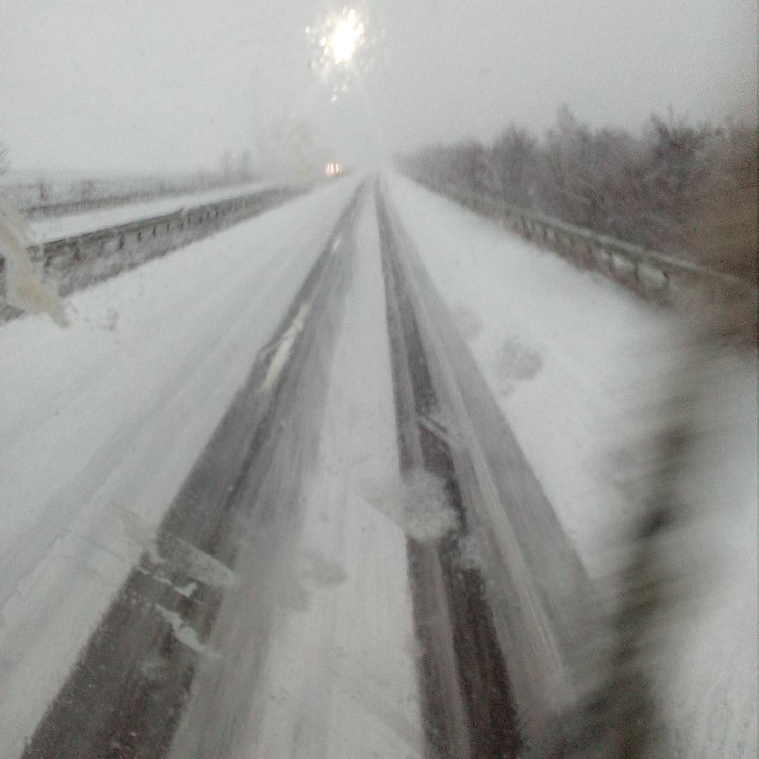 Снігопад в Україні у вражаючих фото і відео з мережі