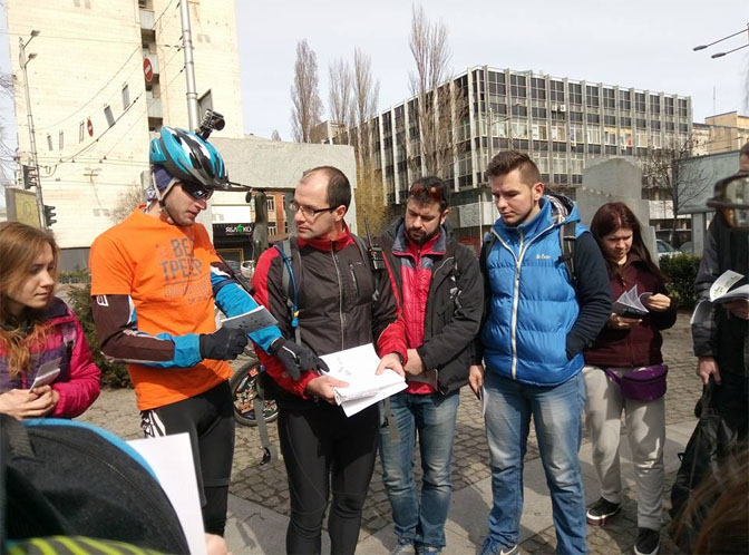 Учасники велоакції в Києві прийшли до "сусідів" по трасі