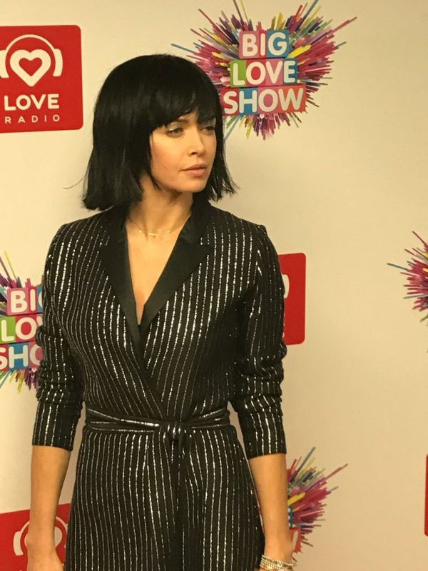 Знаменита блондинка української естради приміряла роль стильною брюнетки