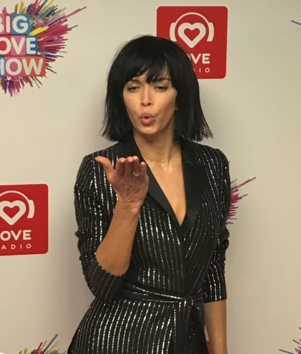 Знаменита блондинка української естради приміряла роль стильною брюнетки