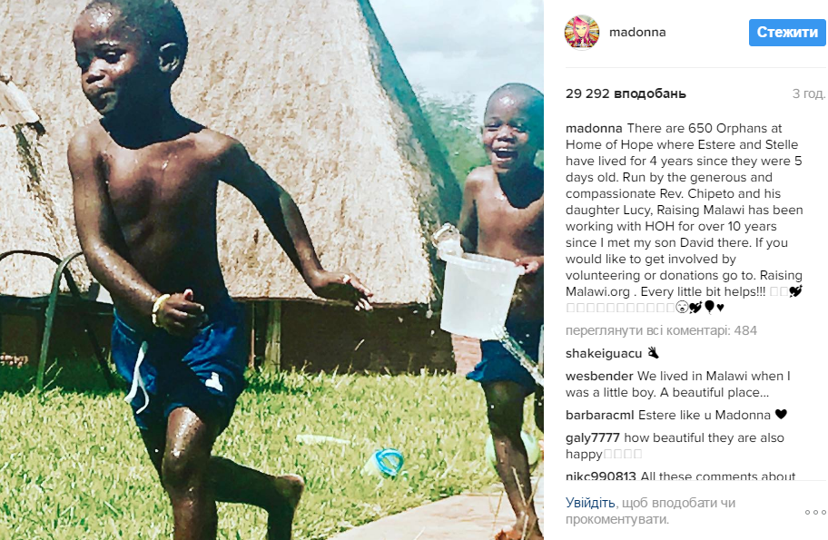 Мадонна показала совместное фото с усыновленными близняшками