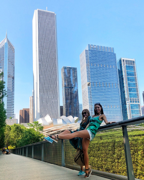 "Облачные врата и заоблачные НеАнгелы": Вика и Слава повеселились в Чикаго (фото)