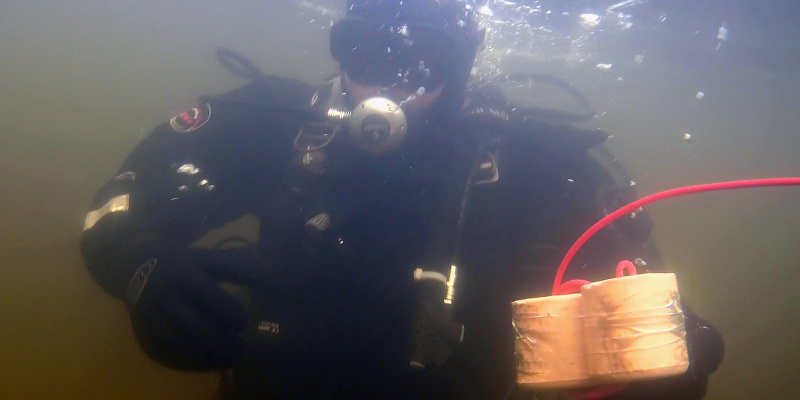 Появилось впечатляющее видео взрывов в Киевском море