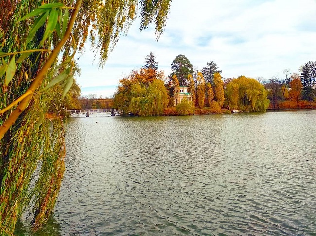 Де відпочити в Україні у листопаді: топ-5 ідей для осінньої подорожі