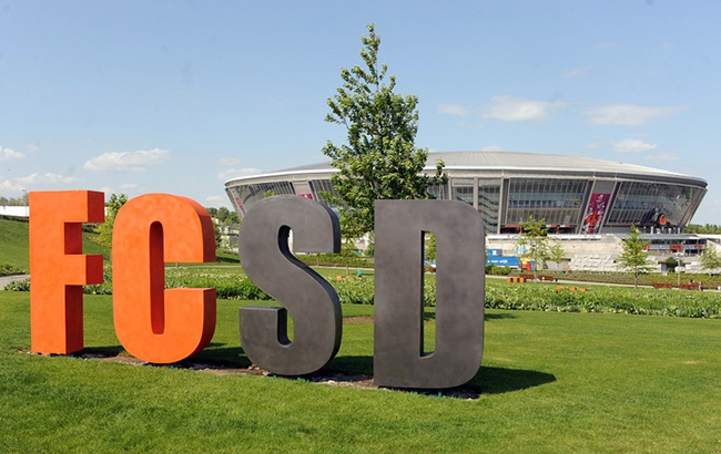 У Донецьку окупанти прибрали один з символів "Донбас Арени" (фото)