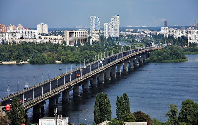 Критическое состояние: один из главных мостов Киева на грани разрушения (видео)