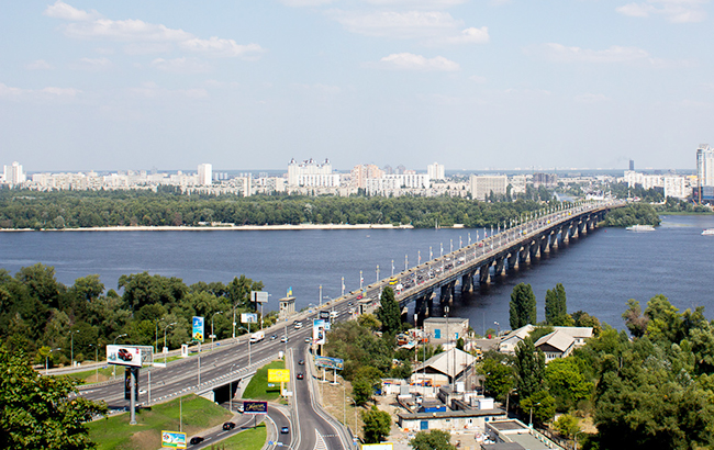 &quot;Это фантастика&quot;: самый старый мост Киева показали с высоты птичьего полета (крутое видео)