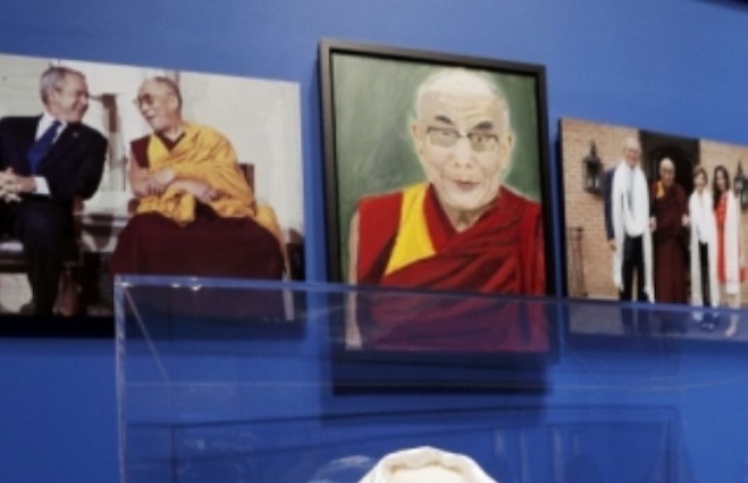 Сборник картин экс-президента США стал бестселлером