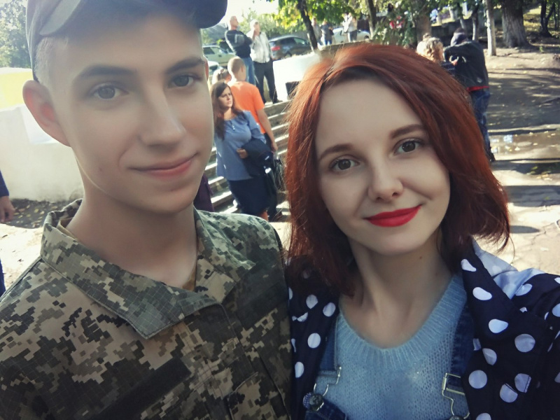 "Через два месяца рожать": очень юные супруги-бойцы АТО впечатлили сеть